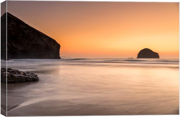 Last light at Cornish coast of Trebarwith Beach Canvas Print by Peter Scott