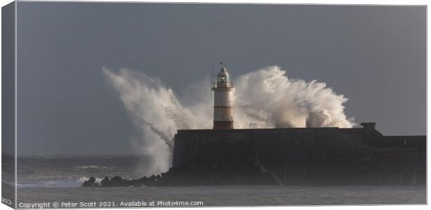 Newhaven Lighthouse barrage Canvas Print by Peter Scott