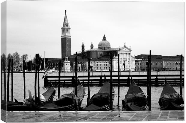 Gondolas and San Giorgio Maggiore, Venice Canvas Print by Linda More