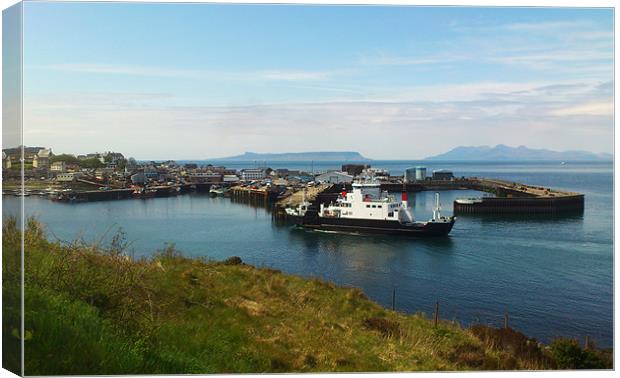Ferry at Mallaig, Scottish Highlands Canvas Print by Linda More
