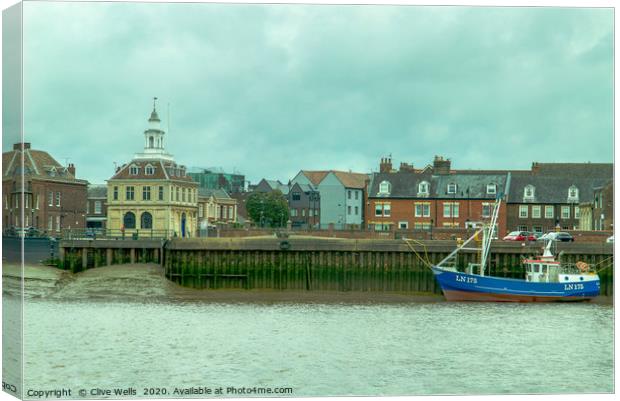 Customs House in King`s Lynn, West Norfolk Canvas Print by Clive Wells