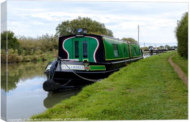 Narrow boat moored up in front of lock gates. Canvas Print by Clive Wells