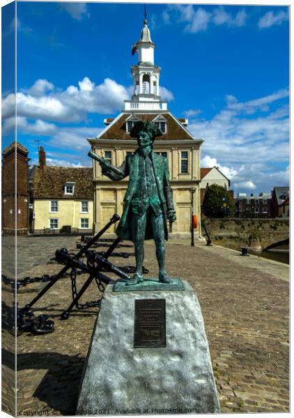 Statue in front of the Customs House in Kings Lynn Canvas Print by Clive Wells