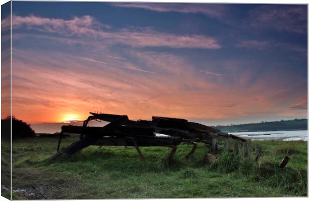 Sunset at Purton Ships’ Graveyard - King / Sally o Canvas Print by Susan Snow