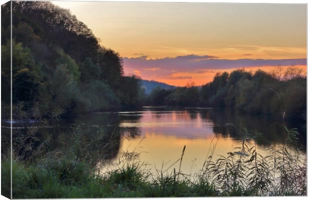 Sunset over the River Severn near Bishop's Norton. Canvas Print by Susan Snow