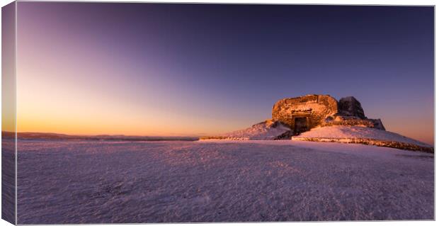 Moel Famau sunrise Canvas Print by Lukasz Lukomski