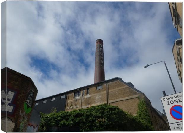 Towering chimney in the Heart of Brick Lan Canvas Print by Simon Hill