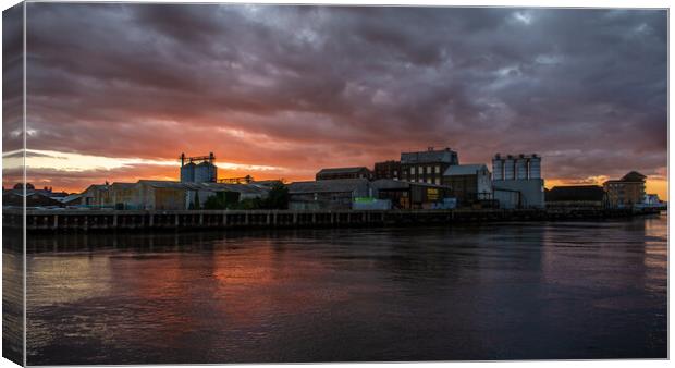 Great Yarmouth sunset Canvas Print by Dorringtons Adventures