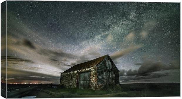 Thornham coal barn Canvas Print by Dorringtons Adventures