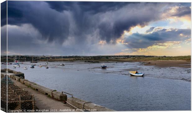 Amble Harbour In Northumberland Canvas Print by Kevin Maughan