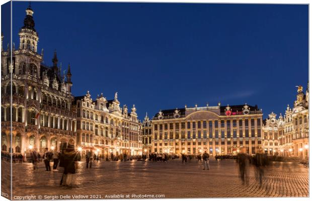 The Grand place square in Brussels Canvas Print by Sergio Delle Vedove