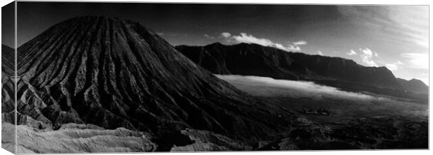 panorama of bromo in black & white Canvas Print by youri Mahieu