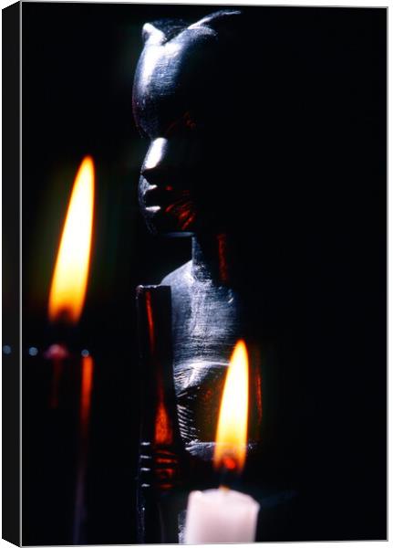 closeup of an african statue Canvas Print by youri Mahieu