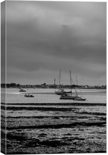 pleasure boats at lowtide in black and white Canvas Print by youri Mahieu