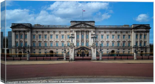 Buckingham Palace Canvas Print by Tom McPherson