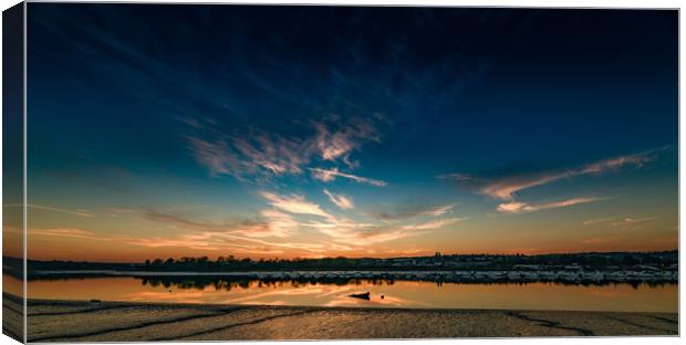 River Medway at sunset Canvas Print by Kia lydia