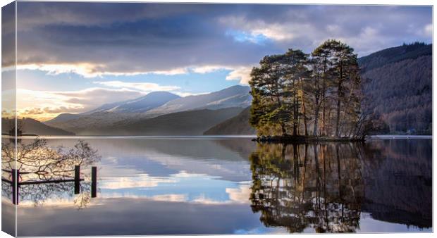 Loch tay  Canvas Print by Ray Tickle