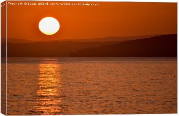 Gunwalloe Sunset Cornwall Canvas Print by Susan Ireland