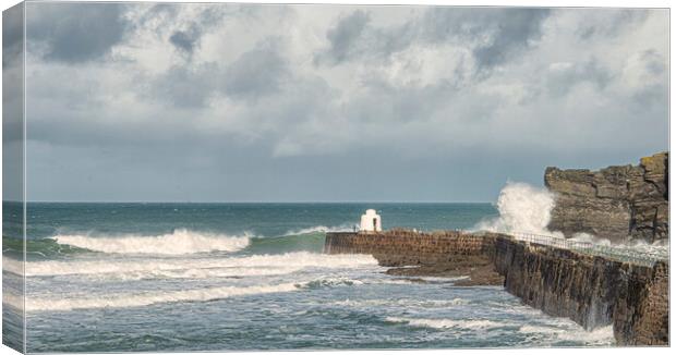 Portreath Pepperpot  Canvas Print by kathy white