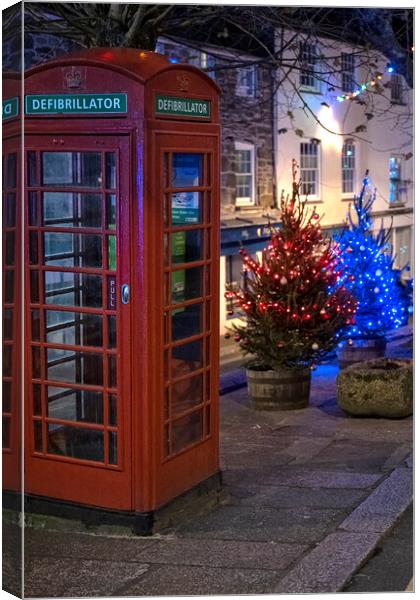 Red telephone box at Christmas Canvas Print by kathy white