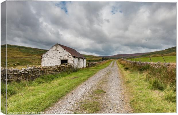 Great Eggleshope Track and Barn Aug 2021 Canvas Print by Richard Laidler