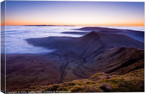 Dawn over Cribyn, from Pen y Fan. Brecon Beacons,  Canvas Print by Justin Foulkes