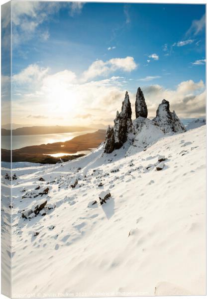 The Old Man of Storr, Isle of Skye, Scotland Canvas Print by Justin Foulkes