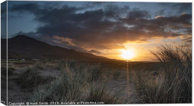 Sunrise Dingle Peninsula Canvas Print by mark Smith