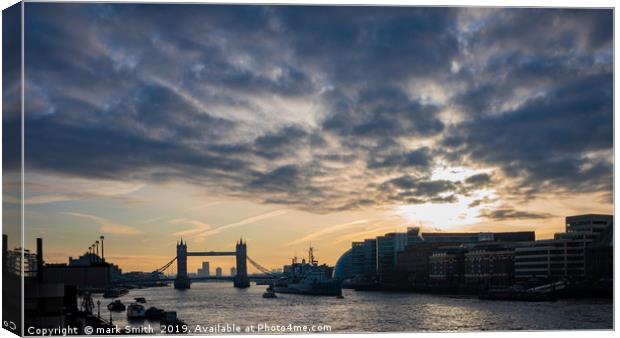 Sunrise Over London Canvas Print by mark Smith