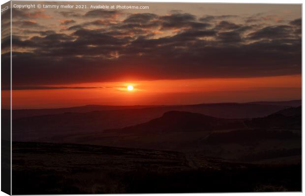 sun setting over the roaches Canvas Print by tammy mellor