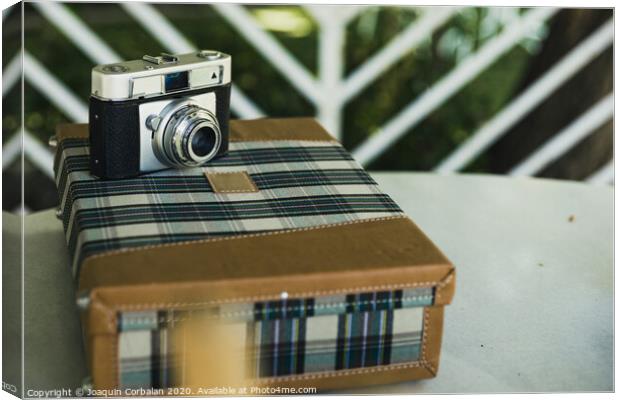 Old analog photo camera on a vintage travel suitcase. Canvas Print by Joaquin Corbalan