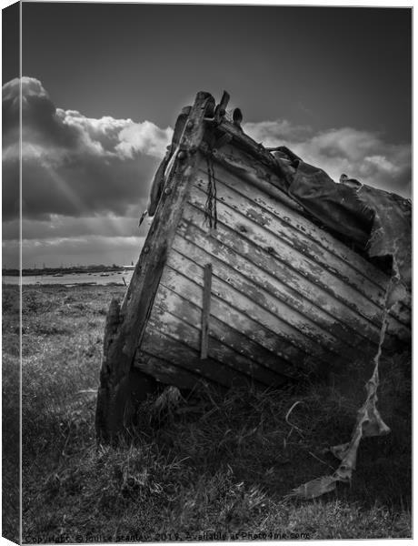Forgotten boat at Mistley Canvas Print by louise stanley
