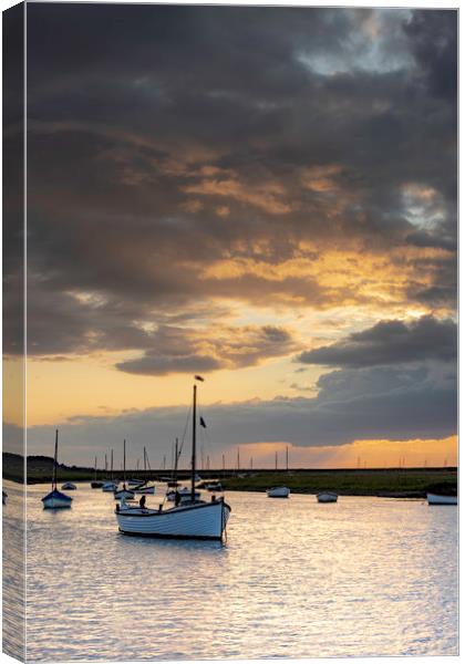 sunset on the Norfolk coast Canvas Print by Robbie Spencer