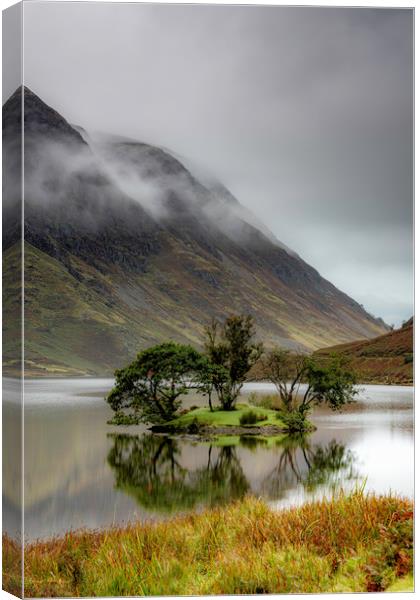 Crummock water Lake District Canvas Print by Robbie Spencer