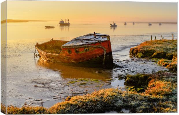 Old fishing boat Suffolk coast Canvas Print by Robbie Spencer