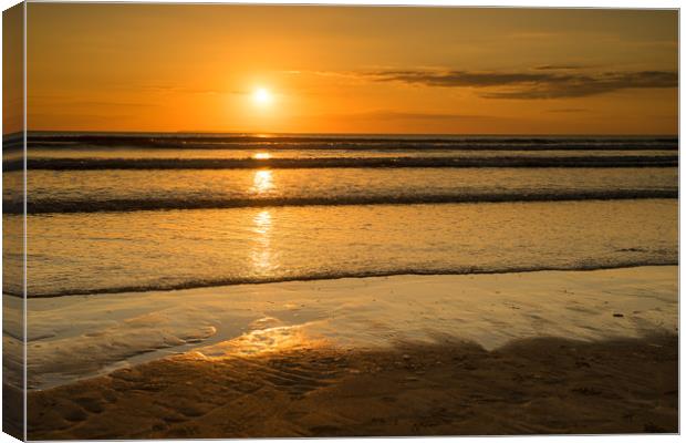 Golden Westward Ho sunset Canvas Print by Tony Twyman