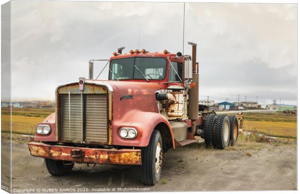 An old Kenworth truck w900 model 1970 Canvas Print by RUBEN RAMOS