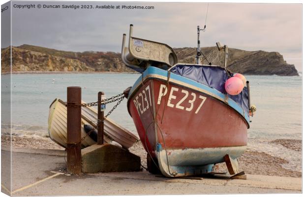 Fishing boat at Lulworth Cove Canvas Print by Duncan Savidge