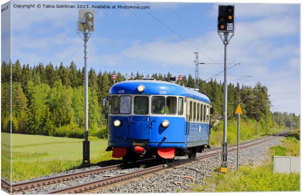 Blue VR Class Dm7 Diesel Multiple Unit on the Move Canvas Print by Taina Sohlman