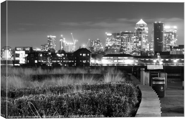 London black and white Canvas Print by Alessandro Ricardo Uva