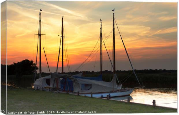 Norfolk Broads at dusk Canvas Print by Peter Smith