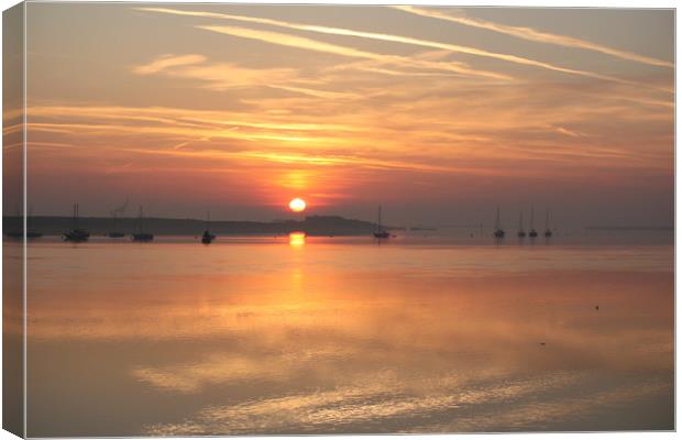 sunrise gillingham pier Canvas Print by zoe knight