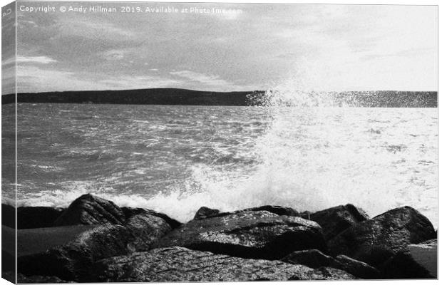 Waves on rocks Canvas Print by Andy Hillman