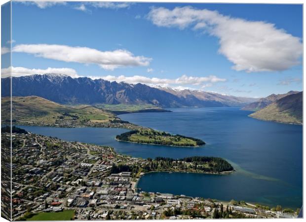 Queenstown on lake Wakatipu, New Zealand Canvas Print by Martin Smith