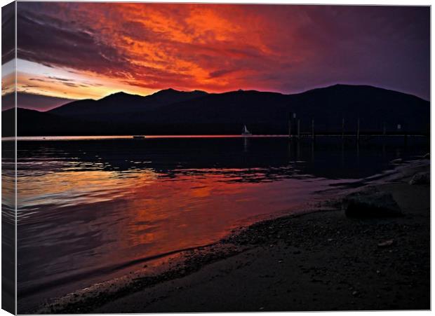 Sunset over lake Wakatipu, queenstown, new zealand Canvas Print by Martin Smith