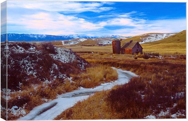 Willow Creek Barn Canvas Print by Gary Beeler