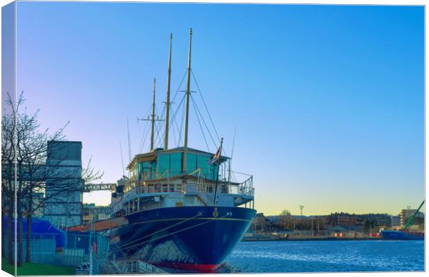 Royal Yacht Britannia  Canvas Print by Alison Chambers