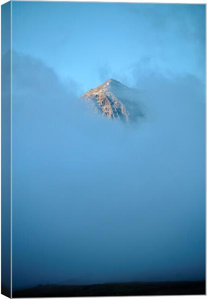 Snowdon in the mist Canvas Print by Simon Johnson