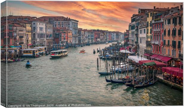 One Evening in Venice Canvas Print by Viv Thompson