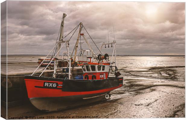 BOAT AT LEIGH ON SEA Canvas Print by Gary Lane